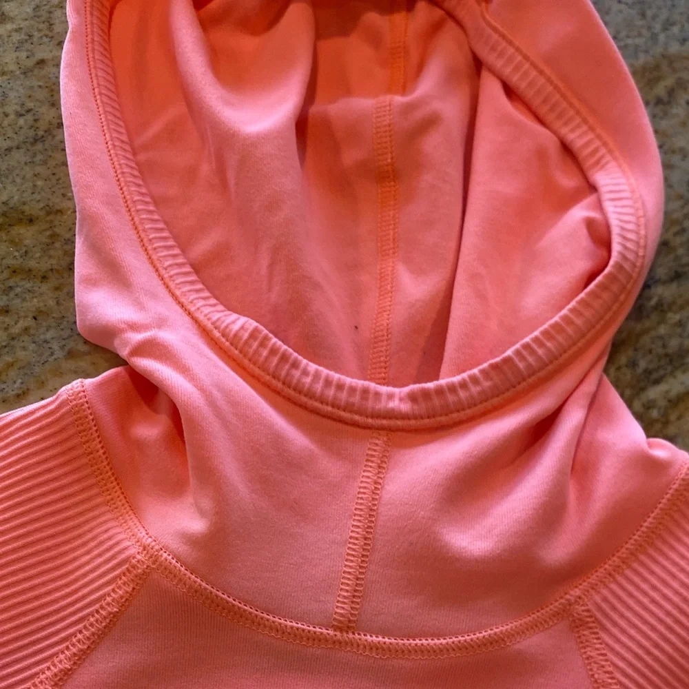 Athleta Coral Long Sleeve Running Top with Hood-  LIKE NEW!!! - Picture 5 of 5